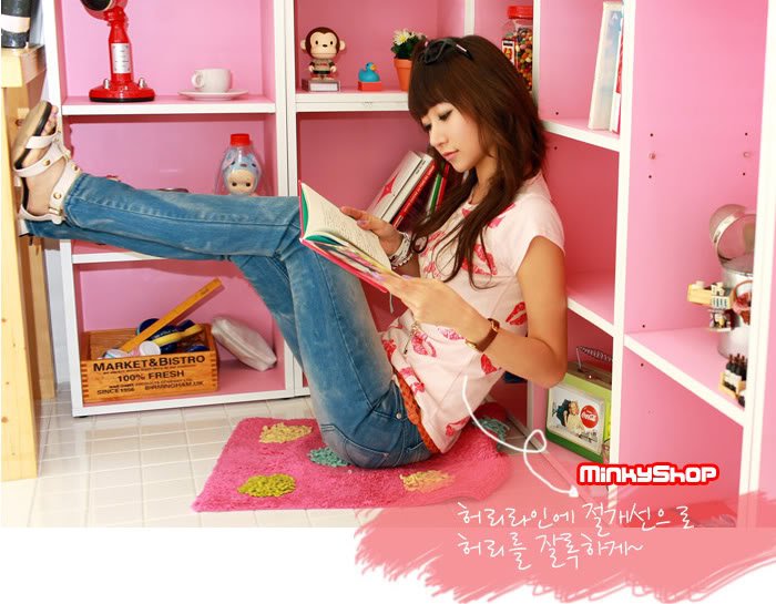 Kiss ME! Lips Korean T-shirt