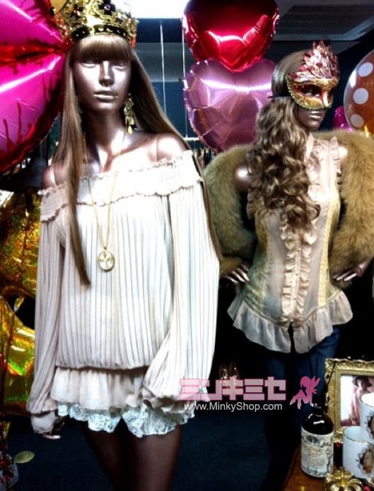 DURAS Off Shoulder Pleated Top