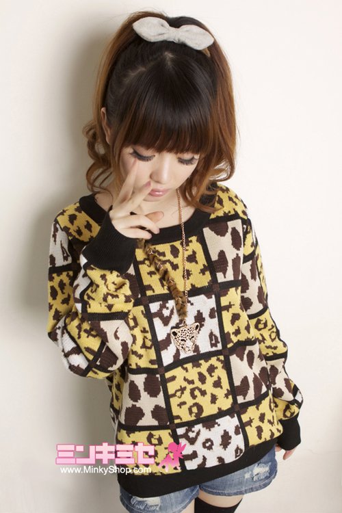 Wakatsuki Chinatsu Grid Leopard Sweater