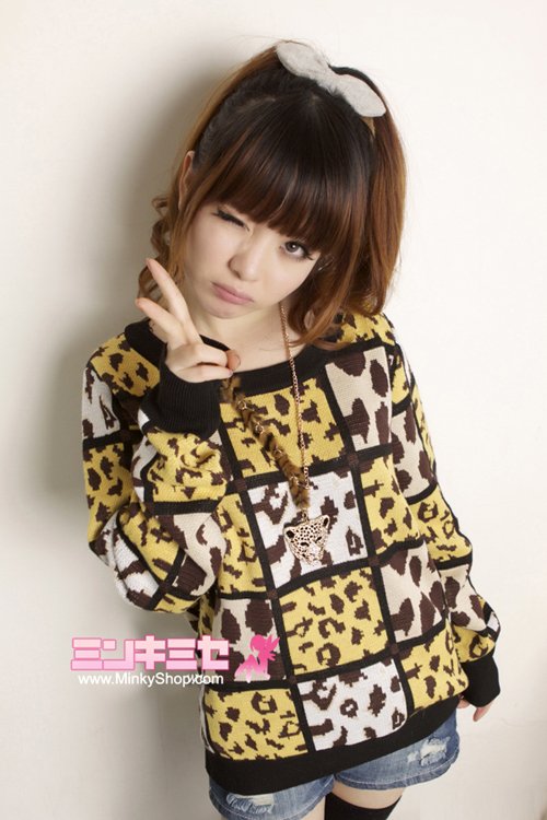 Wakatsuki Chinatsu Grid Leopard Sweater
