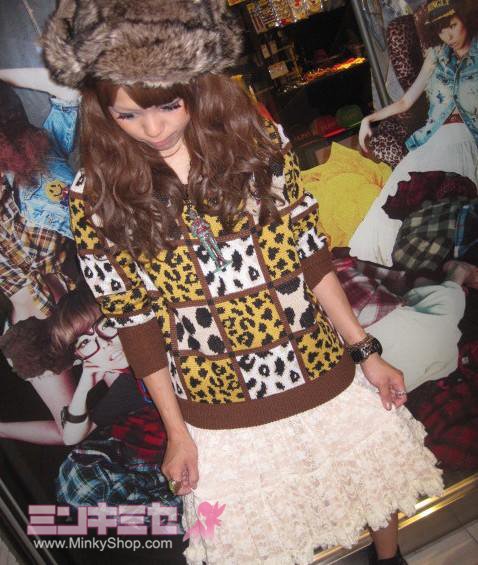 Wakatsuki Chinatsu Grid Leopard Sweater