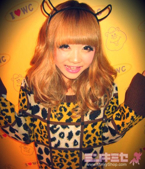 Wakatsuki Chinatsu Grid Leopard Sweater