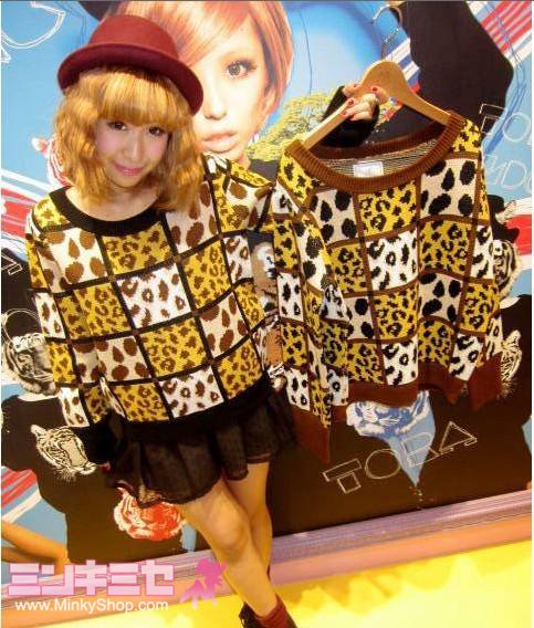 Wakatsuki Chinatsu Grid Leopard Sweater